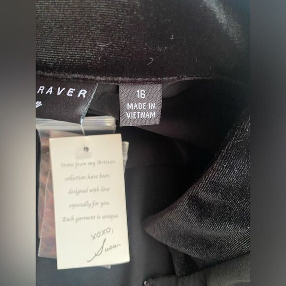 Susan Graver Artisan Bomber Jacket  Womens  Size 16 Peachskin Statement Button - Picture 5 of 14